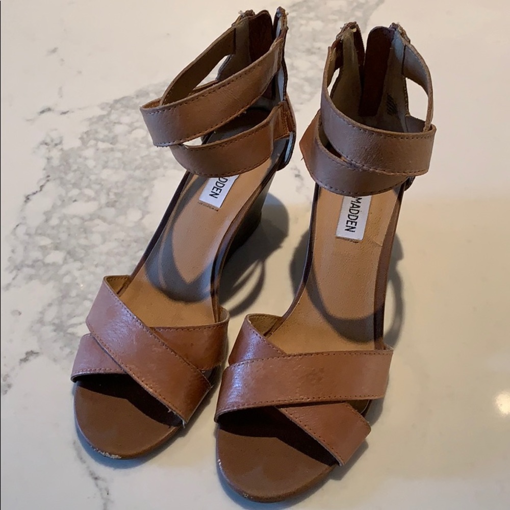 Straps wedge sandals